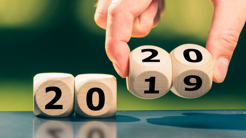 Würfel sympolisieren das Jahr 2019