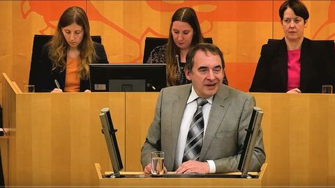 Finanzminister Professor Dr. R. Alexander Lorz spricht im Plenum des Hessischen Landtags am 12. Dezember 2024